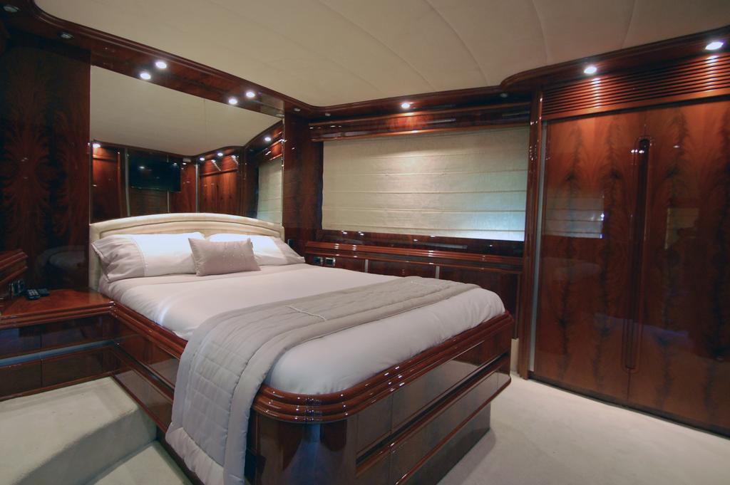 Motor Yacht Dandy 3* Barcelona