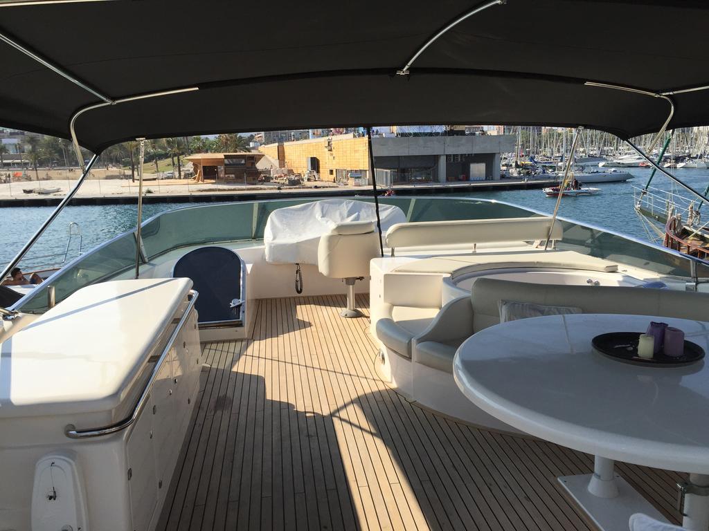 Motor Yacht Dandy Hotel en barco 3*