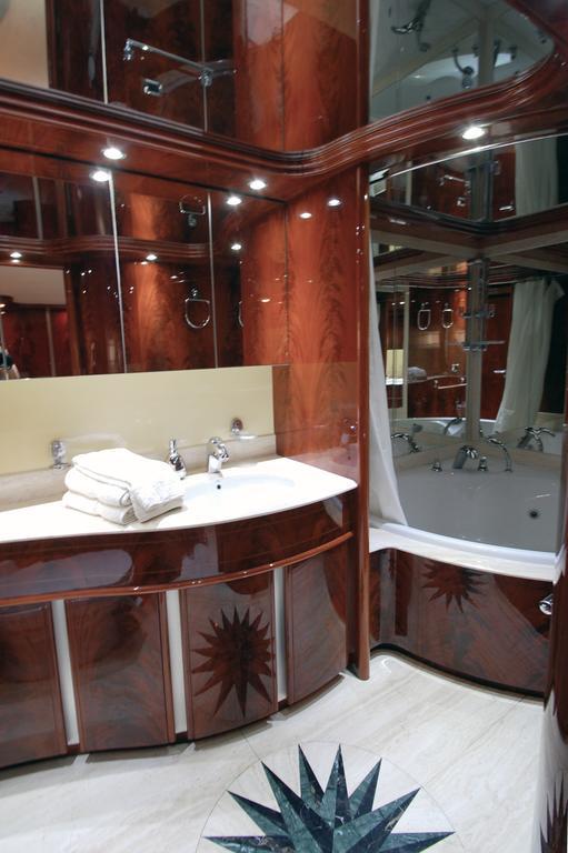 Hotel en barco Motor Yacht Dandy 3*